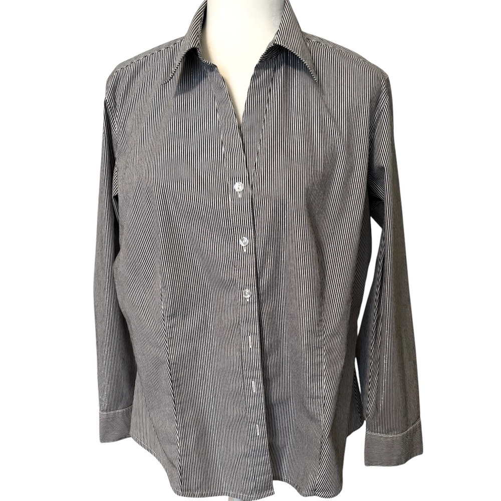 CHICO’S Black and Silver Metallic Pinstripe Shirt Size 10 (2)